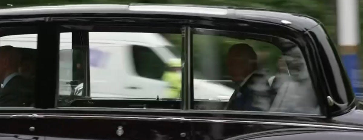 King Charles arrives at Buckingham Palace ahead of Rishi Sunak’s resignation
