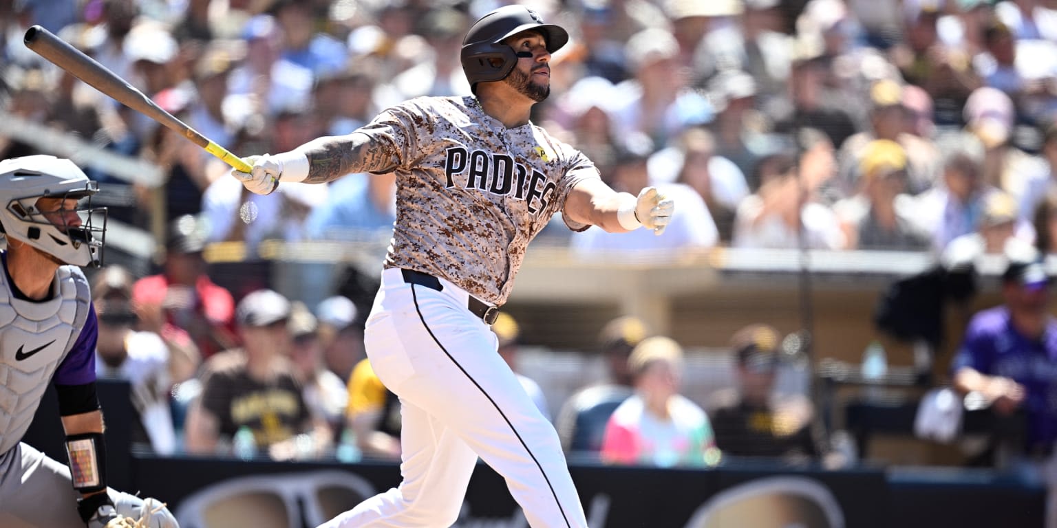 Padres dominate Rockies to win 5th straight series