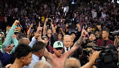Canelo Álvarez accused of blocking two media critics from covering his fight