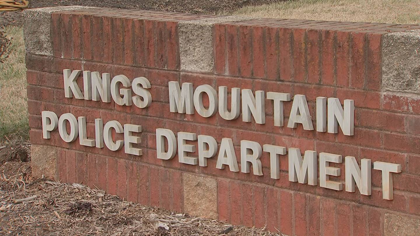 Police investigating robbery at Kings Mountain bank