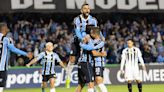 Grêmio volta ao futebol com vitória após pausa forçada por chuvas no Sul