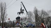 Ucrania sigue adelante con retiro de monumentos soviéticos