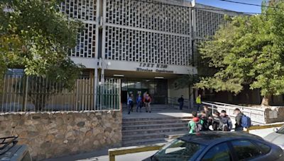 Córdoba: un hombre atacó a trompadas a cinco estudiantes que habían discutido con su hija en la escuela