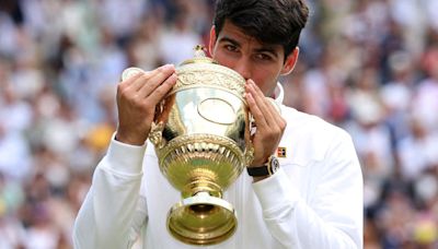 Alcaraz arrasó con Djokovic y volvió a coronarse campeón de Wimbledon