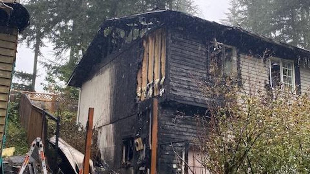 2 homes damaged, 2 families displaces after large fire near North Bend