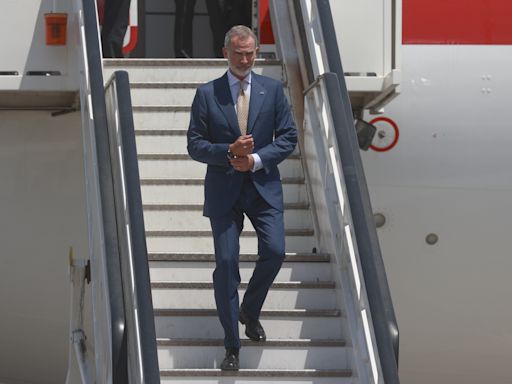 El rey de España, Felipe VI, llega a Santo Domingo para la investidura de Abinader