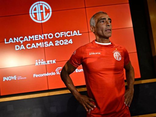 Romário volverá a jugar futbol profesional a sus 58 años