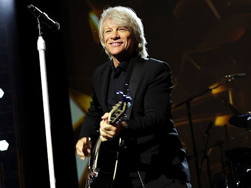 Jon Bon Jovi helps talk woman off ledge of Nashville bridge: Police