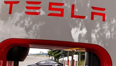 Tesla reporta sorpresiva alza en sus ingresos trimestrales, pero margen de ganancias decepciona - La Tercera