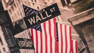 US Stock Market Trends: Wall Street Holds Steady | Invezz