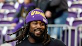 Dalvin Cook arrives to New Jersey, officially signs contract with Jets