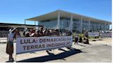 Indígenas protestan en Brasilia por demarcación de tierras - Noticias Prensa Latina