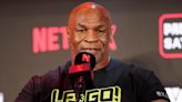 Mike Tyson reapareció tras ser atendido por paramédicos en un avión y picanteó su regreso al boxeo, a los 58 años