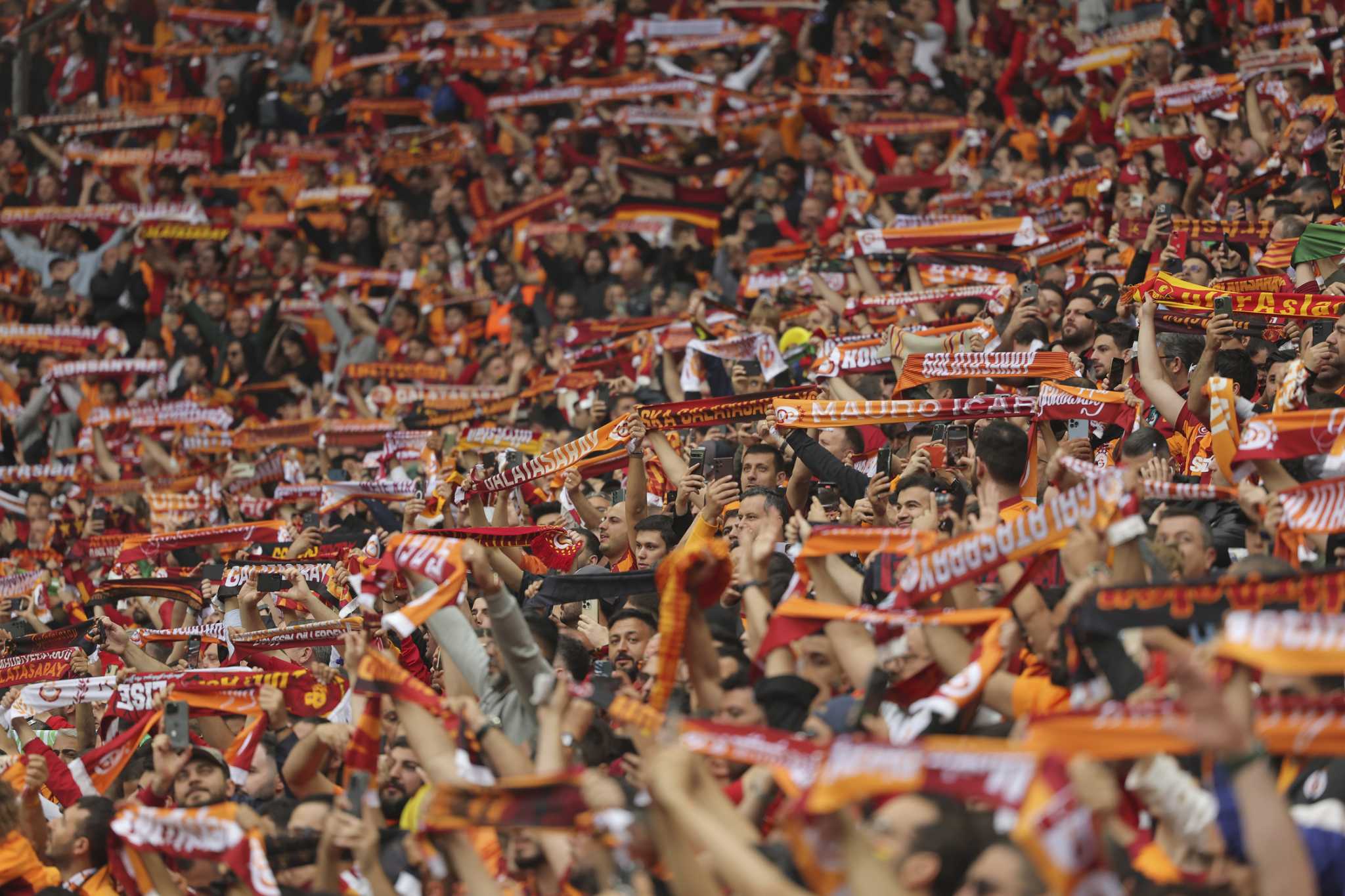 Galatasaray wins Turkish soccer league, edges city rival Fenerbahce on final day