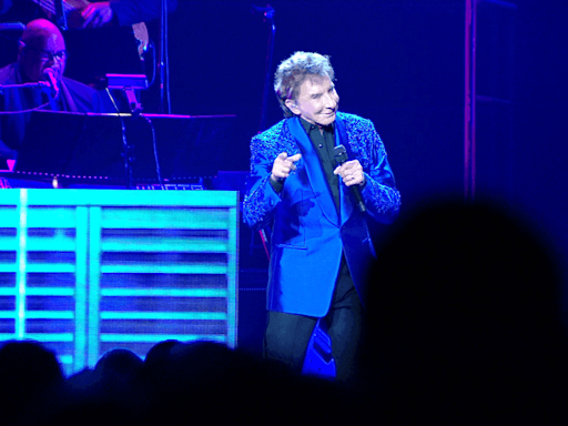 Barry Manilow's 'The Last Concerts' tour makes a final stop at the Resch Center