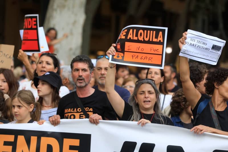 Mallorca's 'tourists go home' protest draws 10,000 in Palma