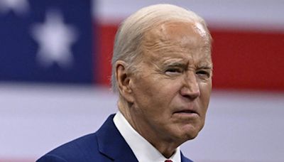 Joe Biden está perdiendo el apoyo de los votantes jóvenes, revela encuesta - La Opinión