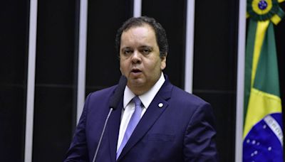 Elmar Nascimento se reúne com Bolsonaro em busca de apoio na sucessão de Lira
