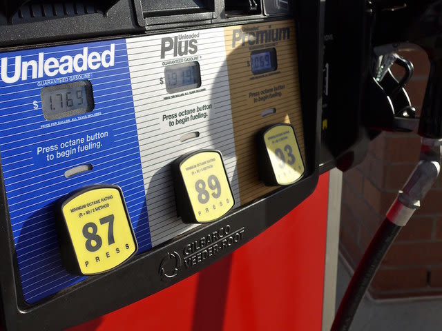 Gas prices drop slight over the past week in metro Detroit, GasBuddy says