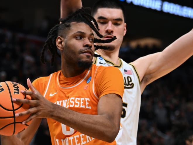 Tennessee transfer big man Jonas Aidoo commits to Arkansas