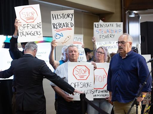 Newfoundland fishers protest interrupts environment ministers' press conference