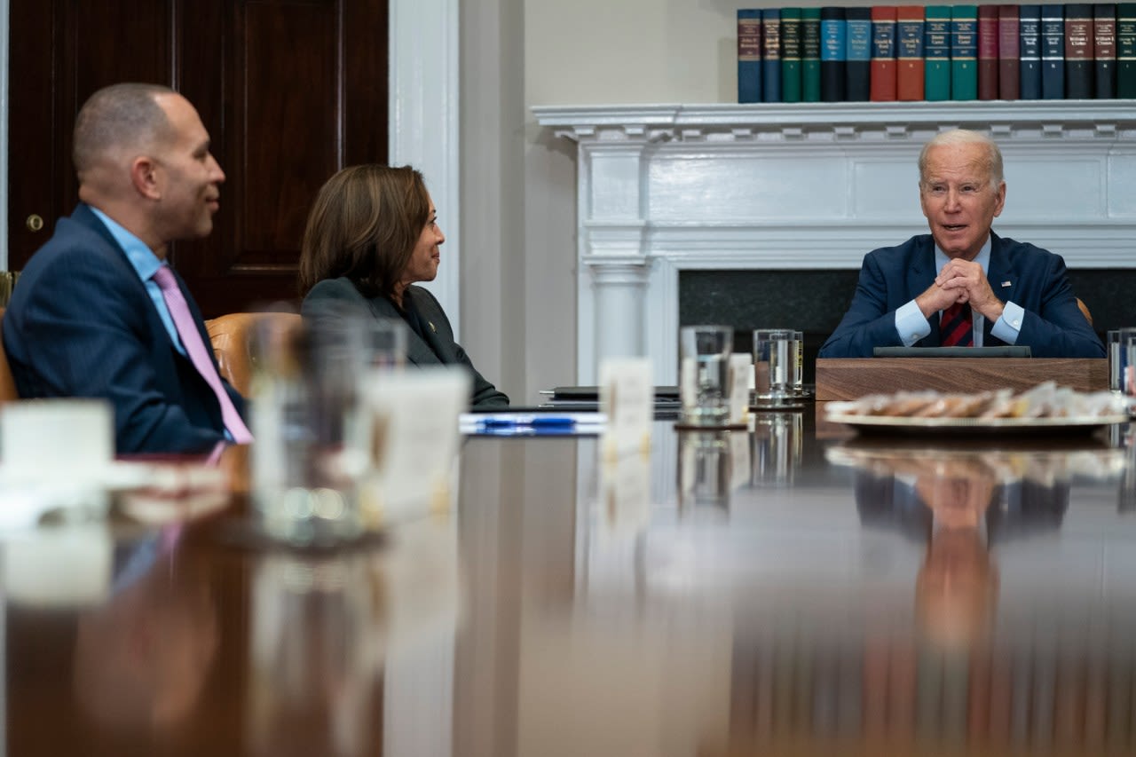 Hakeem Jeffries isn’t speaker yet, but the Democrat may be the most powerful person in Congress