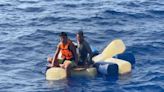 Marina rescata a dos personas en aguas de Isla Mujeres