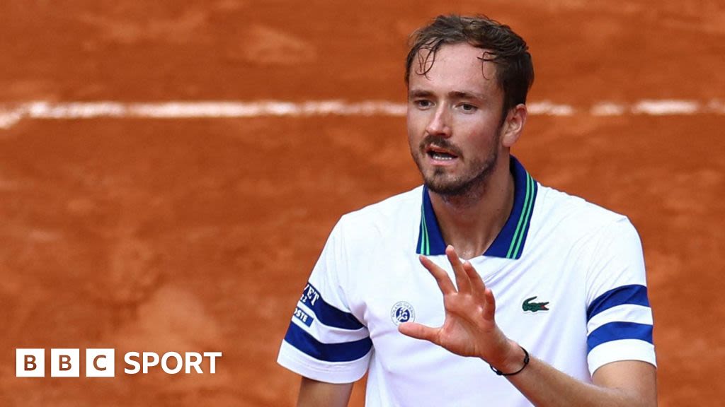 French Open 2024: Daniil Medvedev loses to Alex de Minaur at Roland Garros