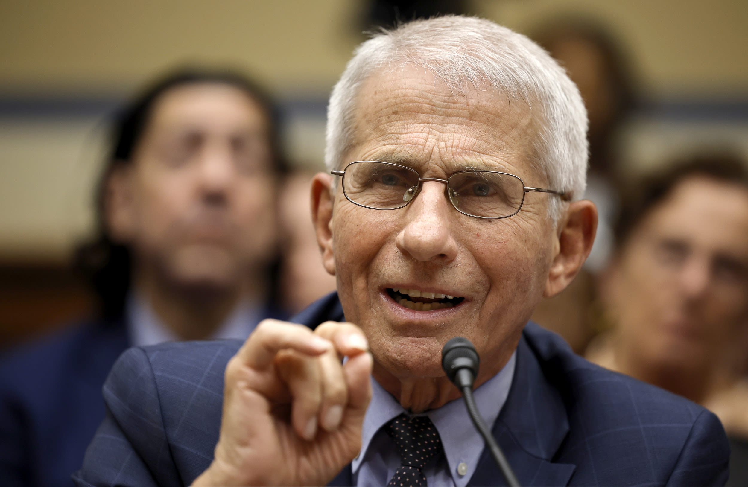 Anthony Fauci heckled by audience during appearance before Congress