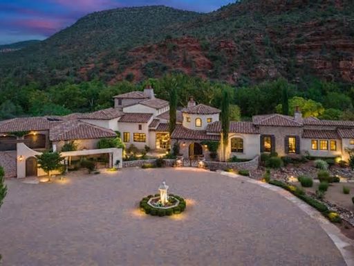 Captivating mansion for sale in the middle of the Arizona desert has … a beach? See it