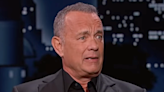 Tom Hanks preocupa a sus fans por costante temblor en la mano