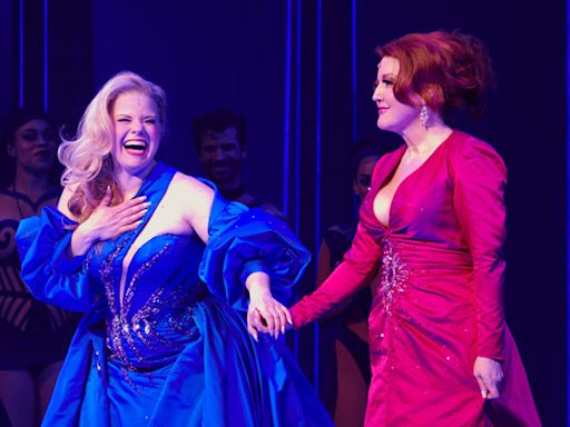 ...Becomes Her’ Musical Begins Performances in Chicago, Megan Hilty & Jennifer Simard Look Incredible During First ...