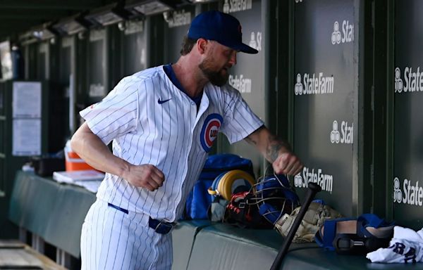 Cubs' Brewer breaks hand punching dugout wall