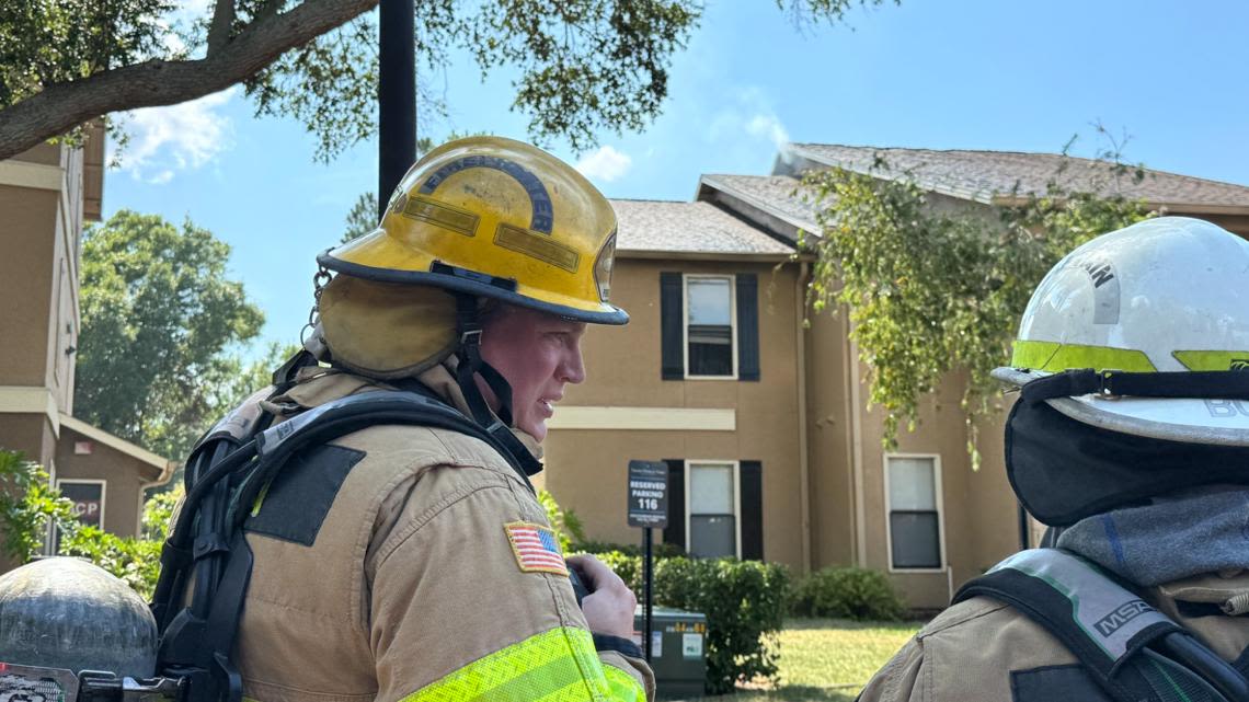 Tampa fire crews battle 2-alarm fire at apartment complex