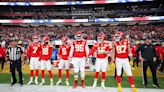 Taylor Swift Fans Target Travis Kelce’s Christian Teammate for Song Reference in Speech – ‘This is Insane̵