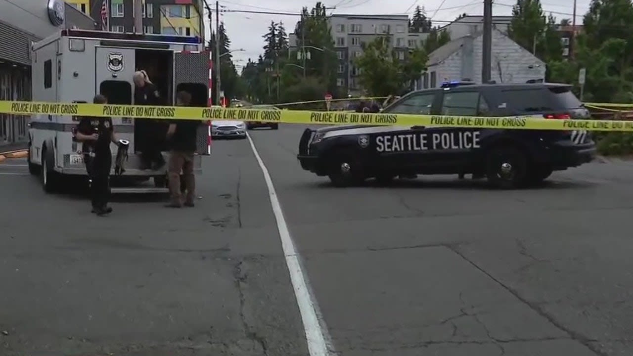 Police investigate deadly crash in Seattle's Lake City neighborhood