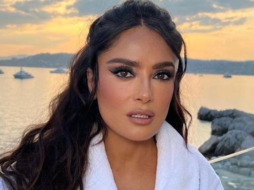 Salma Hayek y la atrevida foto que intentó subir a redes pero que su familia le impidió