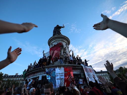 In photos: France votes in high-stakes run-off