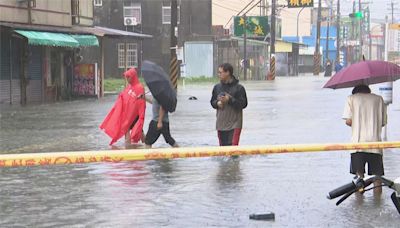 凱米暴雨狂炸高雄！岡山「水淹小腿肚」 居民：風雨乒乓叫都沒停