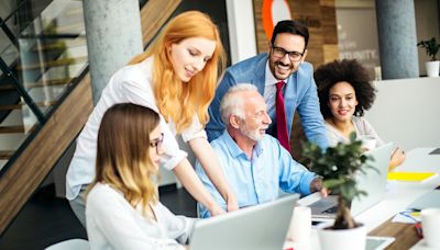 De baby boomers a gen Z, quatro gerações atuam juntas no mercado de trabalho; como lidar com as diferenças?