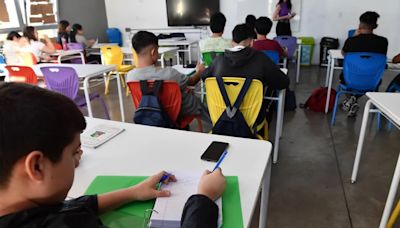 Con propuestas mediadas por la inteligencia artificial, así es el plan de la Ciudad para revertir los bajos resultados de 500 escuelas