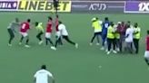 Invasión del campo de juego por las Eliminatorias: el egipcio Mohamed Salah sufrió un intento de agresión en el partido ante Sierra Leona