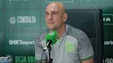 Treinador do Goiás não se abala com pressão no cargo: "Faz parte do futebol"