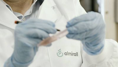 La farmacéutica Almirall prevé relanzar su mercado en Estados Unidos a partir de 2025