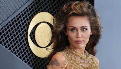 “C’est la première fois qu’on me prend au sérieux” : Miley Cyrus réagit à sa victoire aux Grammy Awards