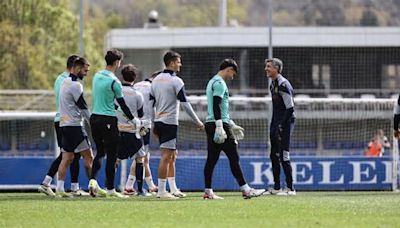 Ander Barrenetxea y Javi Galán siguen no participan en el entrenamiento de la Real Sociedad