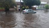 Una fuerte tormenta causó destrozos en Córdoba: calles inundadas y barrios enteros sin luz