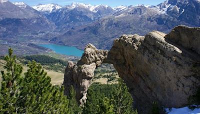 La bonita ruta a uno de los lugares más desconocidos de los Pirineos: un arco piedra con una de las mejores vistas del Valle de Tena