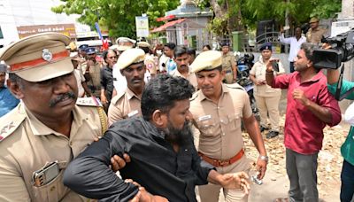 Attempt to lay siege to furniture showroom