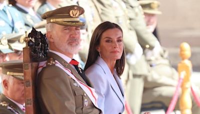 El Rey vuelve a jurar bandera en Zaragoza por sus 40 años en el Ejército de Tierra